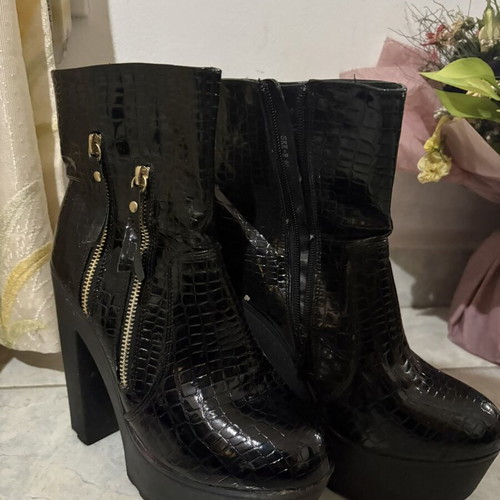Womens shoes used, sizes 39 and 40