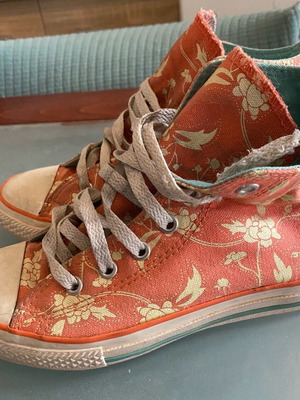 Μποτάκια Converse All Star με μοτίβο λουλουδιών, σαν καινούργια, μέγεθος 34