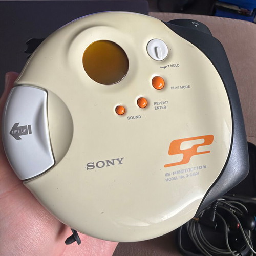 Sony S2 D-SJ301 Walkman G-Protection portable CD player used