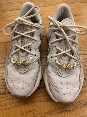 Adidas Ozweego γυναικεία αθλητικά μεταχειρισμένα με χρυσή λεπτομέρεια κρεμ και ρίγες μέντας