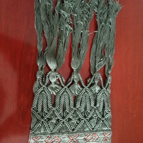 Runner central with handmade embroidery and rich fringes new