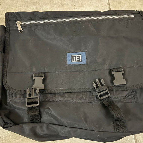 Zara shoulder bag for books or laptop with many pockets like new, black