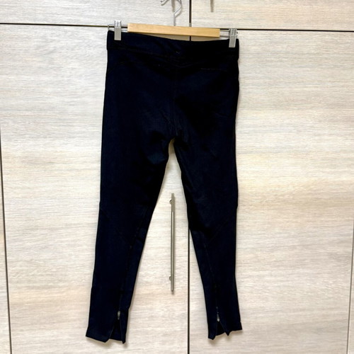 Oysho sports gym leggings size M, like new, black with zipper and hidden pocket