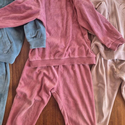 Children's tracksuit sets like new, 4 pieces for ages 3-4