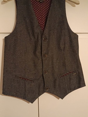 Gang kids vest grey like new for 14-15 years old