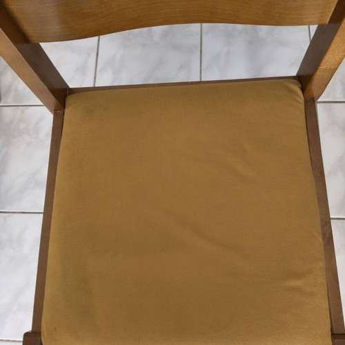Wooden kitchen chairs with soft seat like new, set of 4