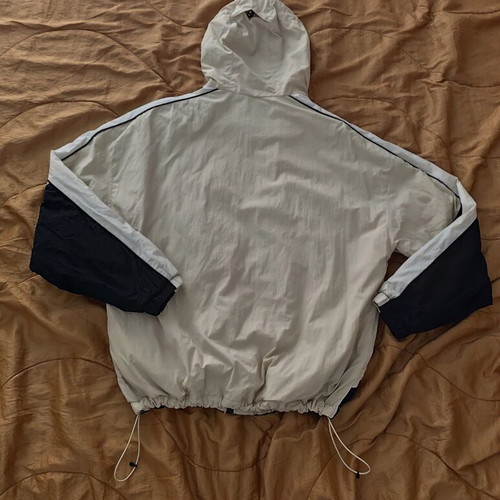 Pull & Bear windbreaker jacket used, adjustable waist and hoodie