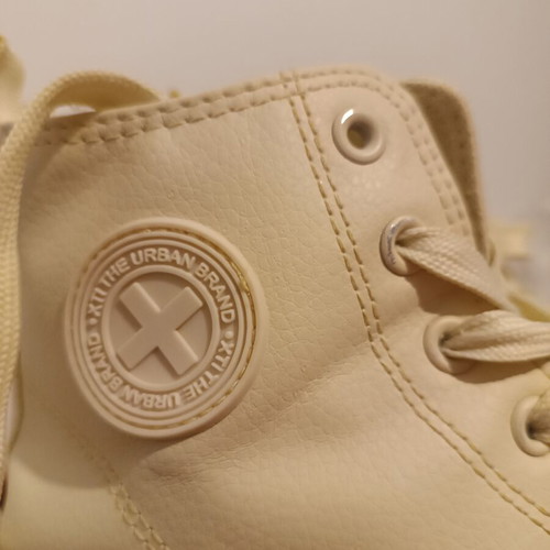 Xti girls' beige boots size 35 like new
