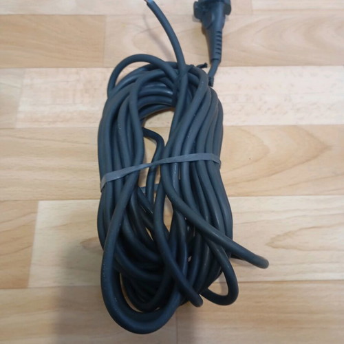 Electric wire 7 meters with plug used, 2000 watt load capacity