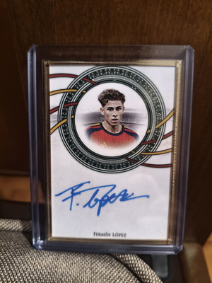 Fermin Lopez on card auto/5 from Futera