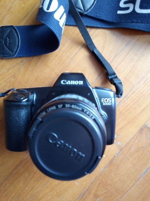Canon EOS 1000 μεταχειρισμένη με φλας και τσάντα μεταφοράς