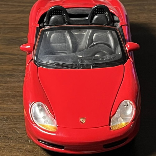 Porsche Boxster 1:24 collectible metal model like new, red