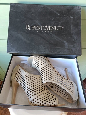 Roberto Vennuti high-heeled boots like new, beige, size 39