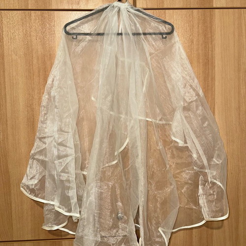 Organza veil like new with satin trim and glitter