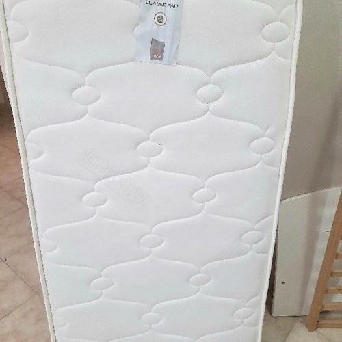 Baby cot preteen bed like new with Chic Strom mattress