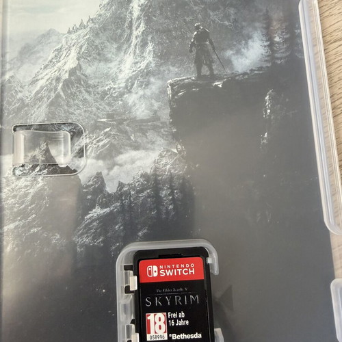 Skyrim Nintendo Switch game like new