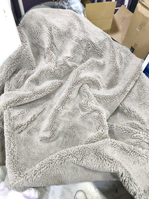 Beige fur rug 180x245cm like new polyester