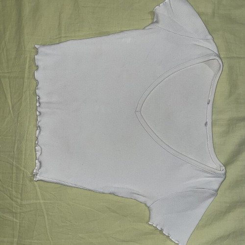 Pull & Bear white cropped ribbed short sleeve top with V neck like new XS/S