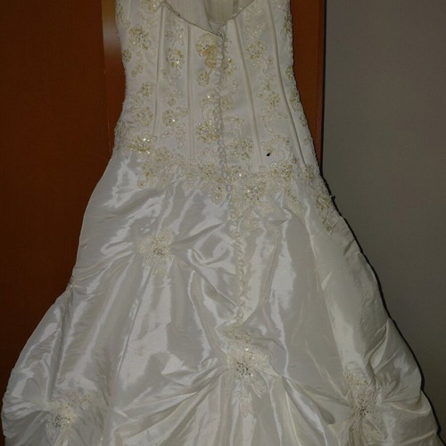 Ivory wedding dress with small train like new