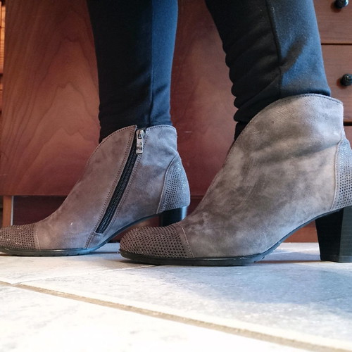 Luftpolster ankle boots like new, grey suede, size 37.5