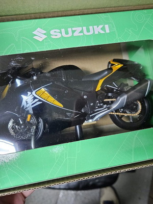 Maisto Suzuki Gsxr Hayabusa 2024 1:12 miniature new sealed