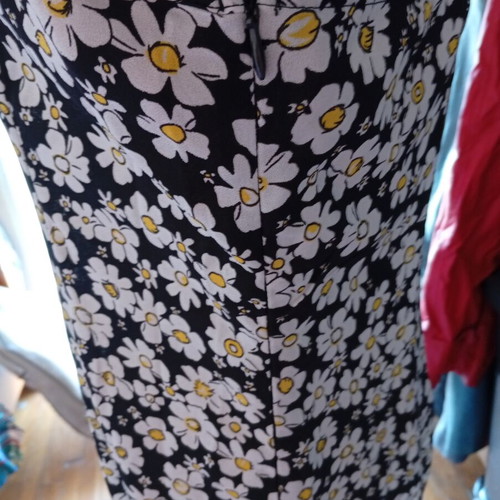 Floral dress L poppy lux, like new, colorful with front slits
