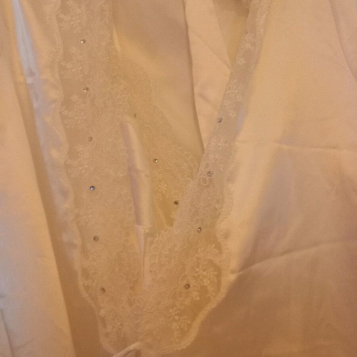 white baby doll, size 40, satin with a unique robe (original price 100 euros)