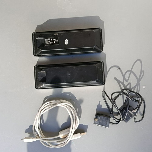 Logitech S-0194B external speakers black like new, USB
