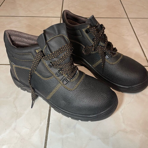 Work boots new, unworn, size 42