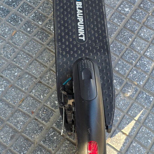 Ηλεκτρικό πατίνι Blaupunkt ESC808 μεταχειρισμένο με σπασμένο φτερό