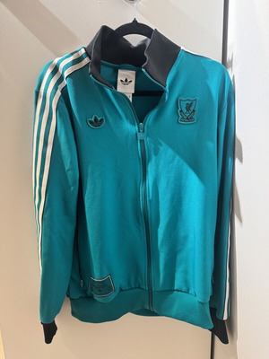 Liverpool FC jacket like new, authentic, size M