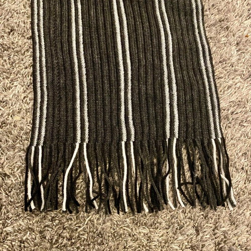 Scarf like new in very good condition