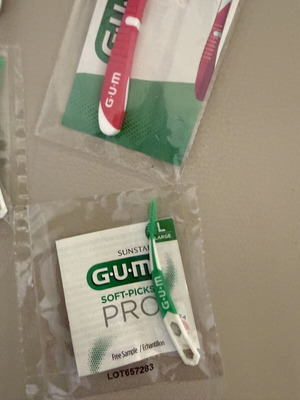 Dental kit με οδοντόκρεμες και προϊόντα καθαρισμού δοντιών καινούργιο