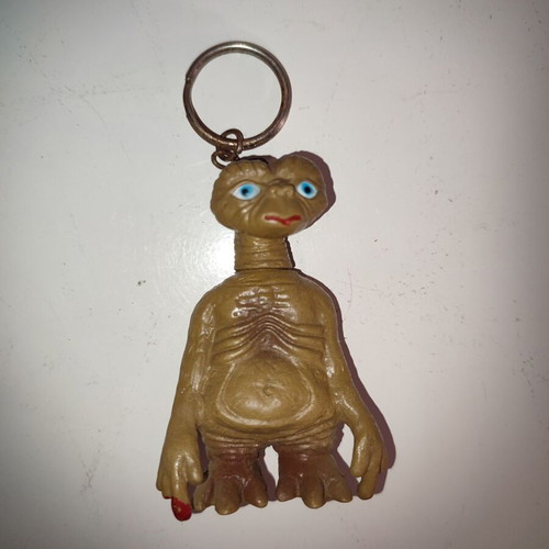 E.T. alien keychain used