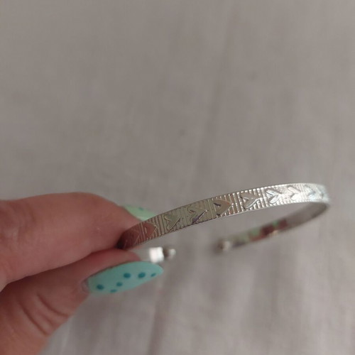 Bracelet made of stainless steel like new, thin and lightweight, silver