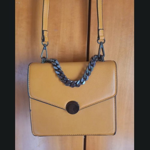 Shoulder bag like new, orange and yellow, detachable strap