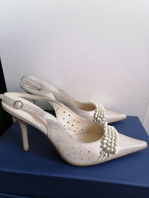 Lisette leather pumps size 39, new, beige, 9 cm heel