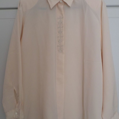 Women's shirt ecru with decorative embroidery like new XXL