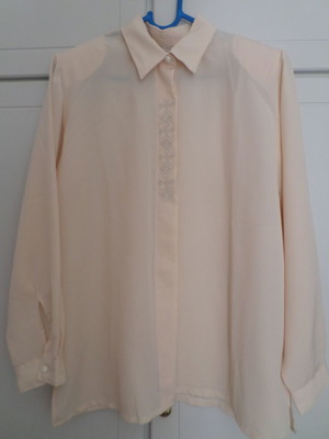 Women's shirt ecru with decorative embroidery like new XXL