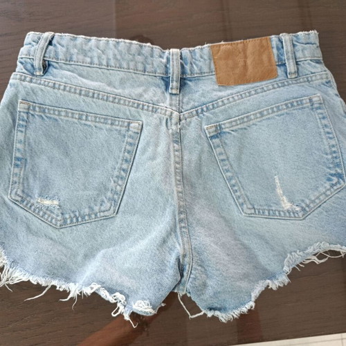 Zara women's denim shorts like new with metal buttons, size S