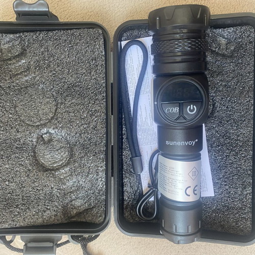Multifunctional LED flashlight