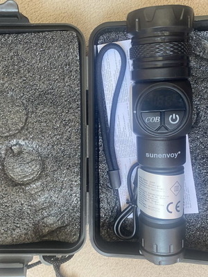 Multifunctional LED flashlight