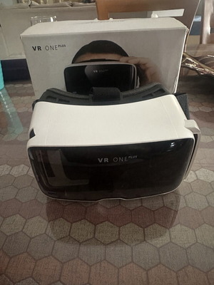 Zeiss VR One Plus VR accessory unused