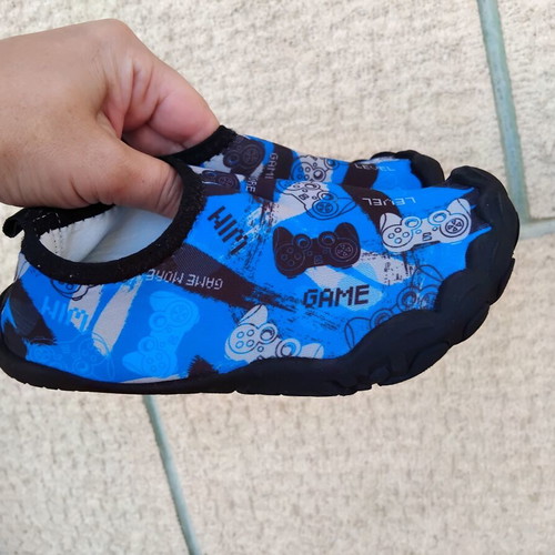 Beach shoes like new, sizes 30/31, black and blue