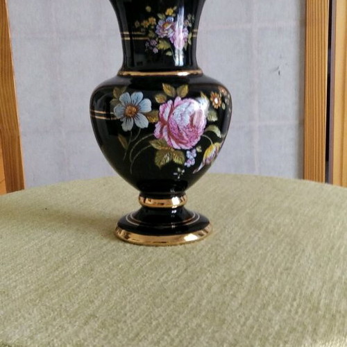 Hand made vase like new with pink roses and gold details