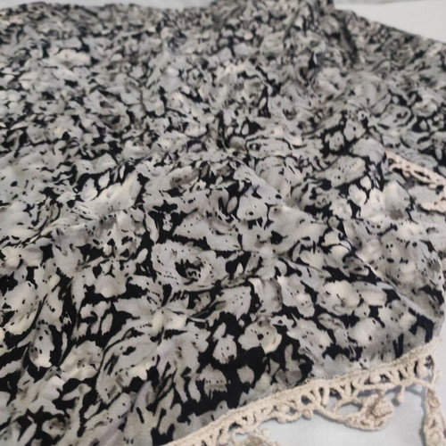 Scarf gray with floral pattern like new