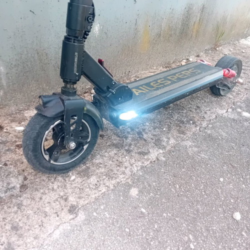 Electric scooter used with tubeless rear tire