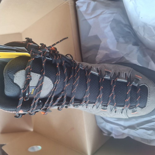 Salewa shoes size 42, new