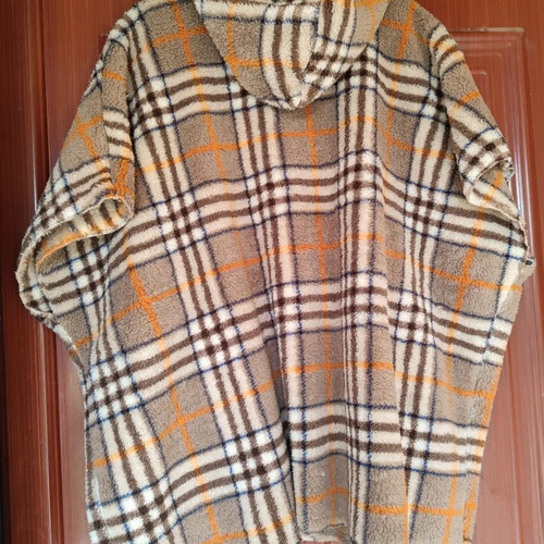 Checked coat jacket new, one size, with hood and pockets