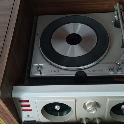 Pick-up furniture used with two speakers